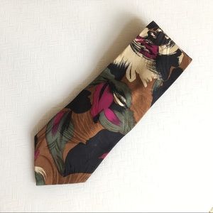 Screenplay by Martin Wong Men’s Tie